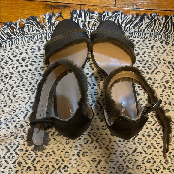 Express Green Chunky Heels - Picture 5 of 7